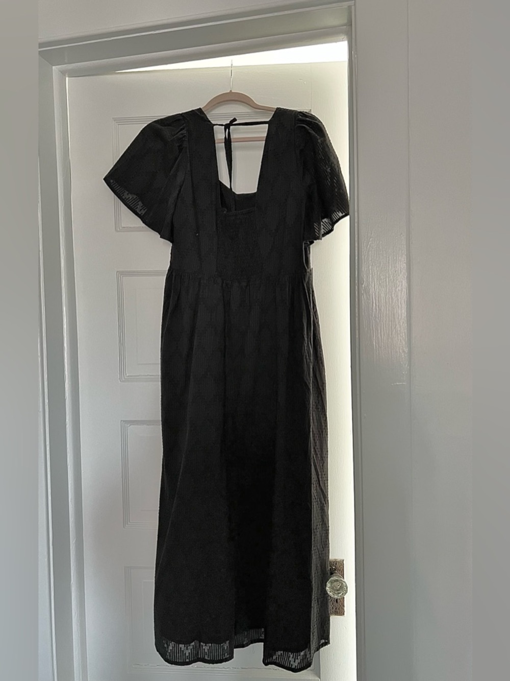 Seraphine
Broderie Anglaise
Maternity/Nursing Midi Dress - Picture 5 of 13